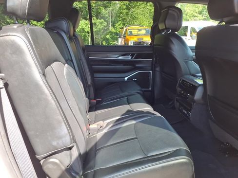 Used 2024 Jeep Wagoneer L Series III w/ Flexible Seating Group AWD/4WD image 13