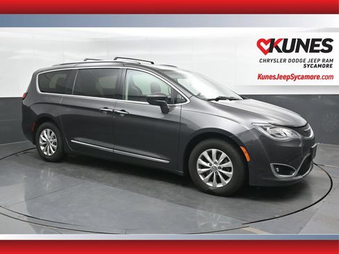 Used 2018 Chrysler Pacifica Touring-L FWD image 1