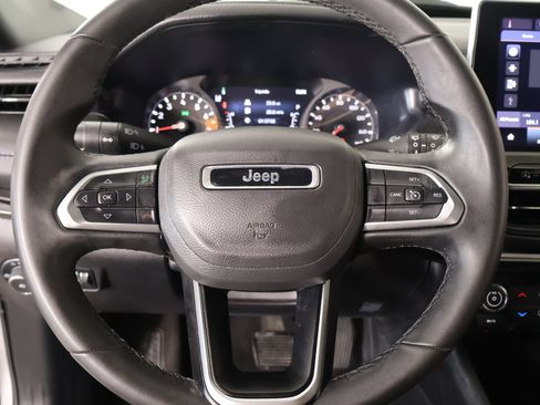 Used 2025 Jeep Compass Latitude w/ Altitude Special Edition AWD/4WD image 3