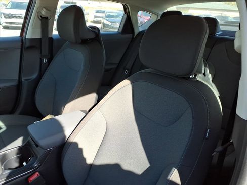 Used 2025 Kia K4 LXS image 13