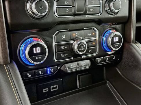 Used 2024 GMC Yukon XL AT4 w/ AT4 Premium Plus Package AWD/4WD image 20