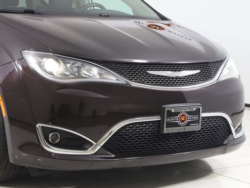Used 2017 Chrysler Pacifica Touring-L image 37