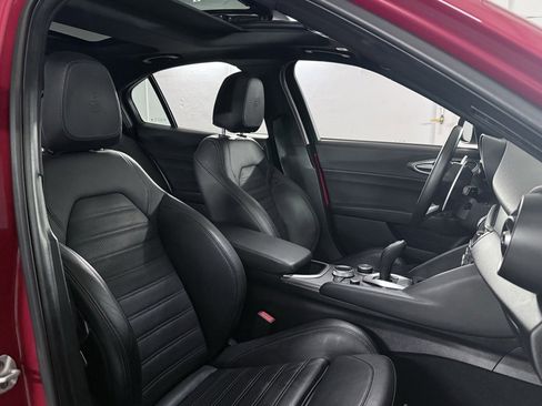 Used 2022 Alfa Romeo Giulia Veloce image 26