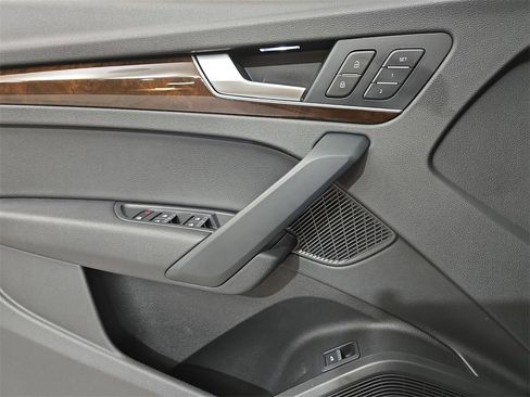 Used 2018 Audi Q5 2.0T Premium Plus w/ Premium Plus Package image 30