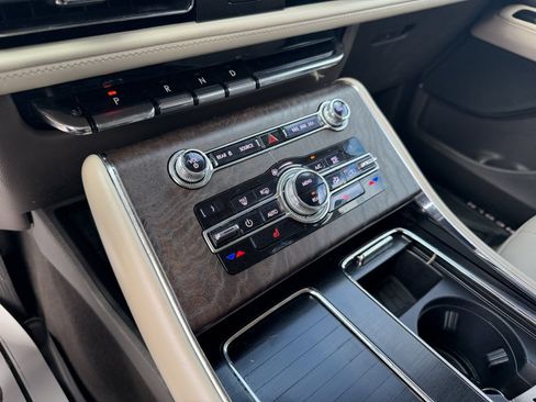 Used 2020 Lincoln Aviator Reserve RWD image 11