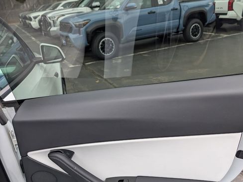 Used 2021 Tesla Model Y Long Range image 17