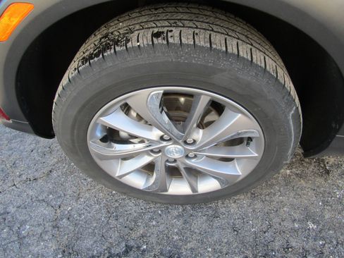 Used 2022 Buick Encore GX Essence w/ Experience Buick Package image 6