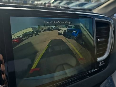 Used 2024 Chrysler Pacifica Touring-L FWD image 22