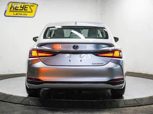 Used 2025 Lexus ES 300h w/ Accessory Package (Z2) FWD image 5