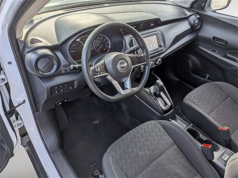 Used 2022 Nissan Kicks S image 11