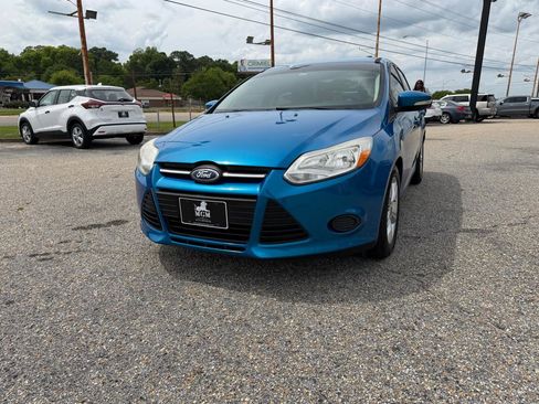 Used 2014 Ford Focus SE FWD image 9