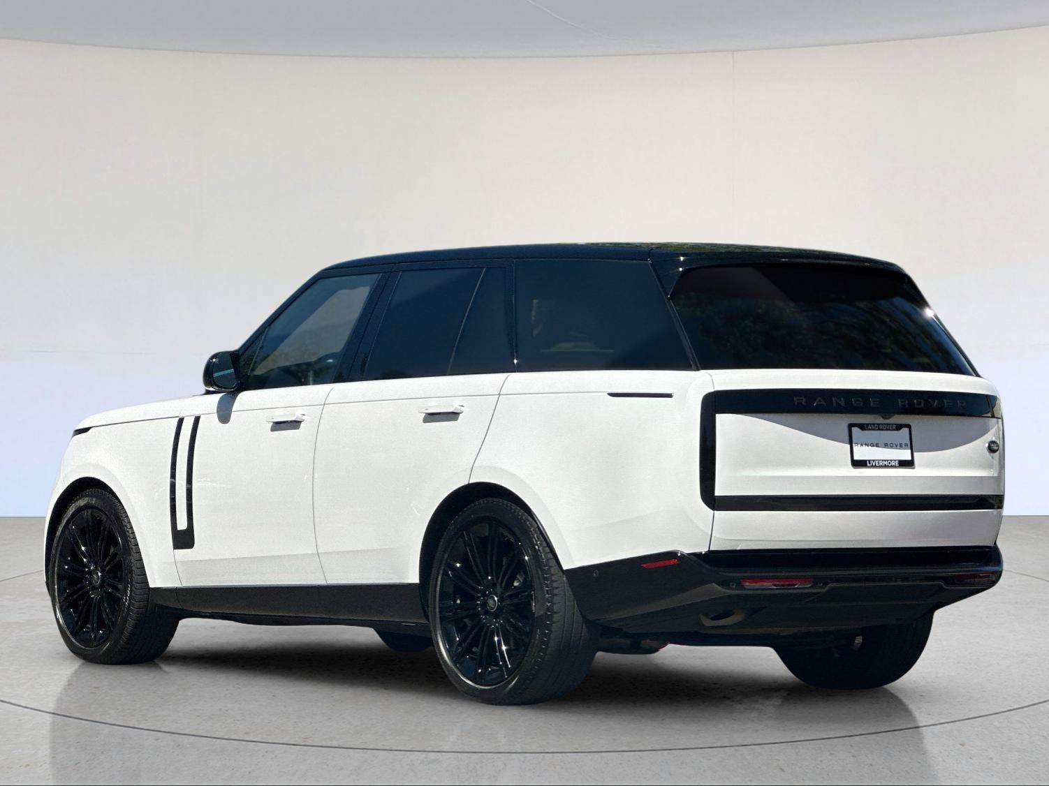 Used 2023 Land Rover Range Rover SE AWD/4WD image 4