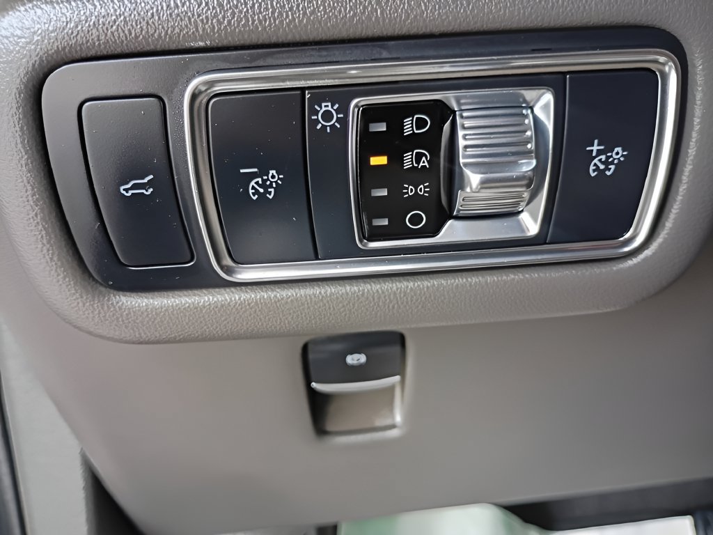 Used 2024 Lincoln Nautilus Premier w/ Equipment Group 102A AWD/4WD image 26