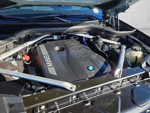 Certified 2025 BMW X7 xDrive40i w/ M Sport Package image 23