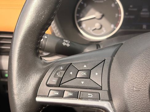 Used 2025 Nissan Sentra SV w/ SV Premium Package FWD image 26