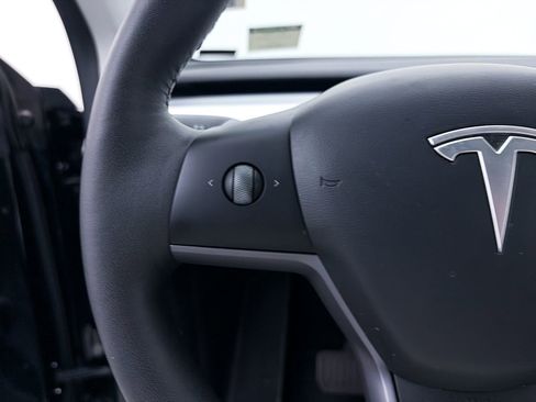 Used 2021 Tesla Model Y Long Range image 27