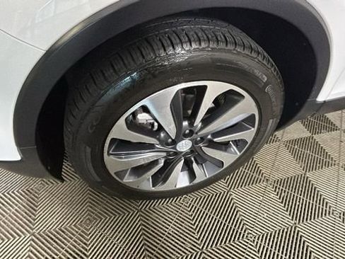 Used 2019 Buick Encore Essence FWD image 10