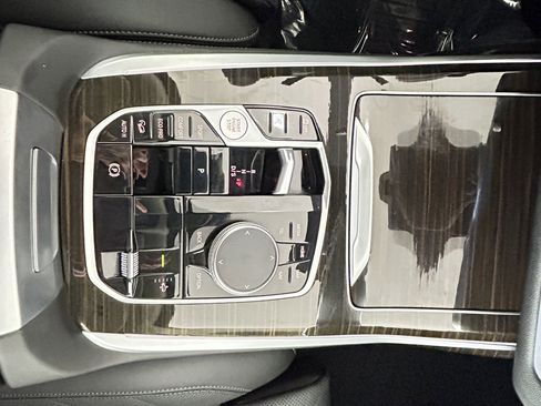 Used 2024 BMW X7 xDrive40i w/ Premium Package image 28