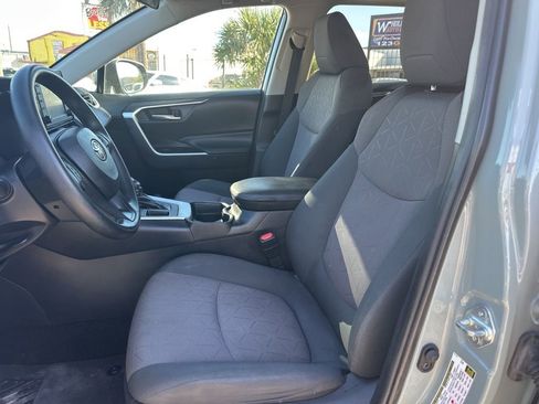 Used 2019 Toyota RAV4 XLE w/ Convenience Package image 6