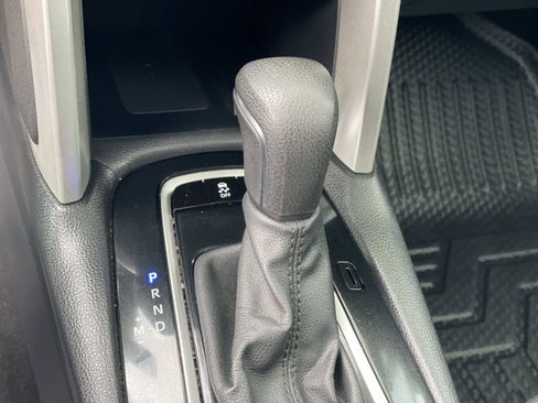 Used 2022 Toyota Corolla Cross LE image 11