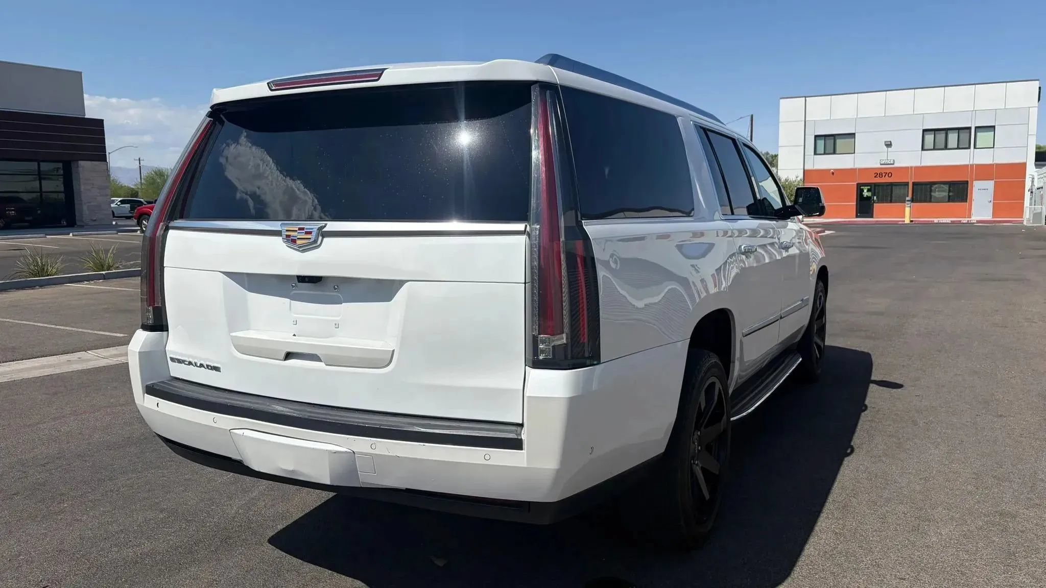 Used 2018 Cadillac Escalade ESV Luxury AWD/4WD image 5