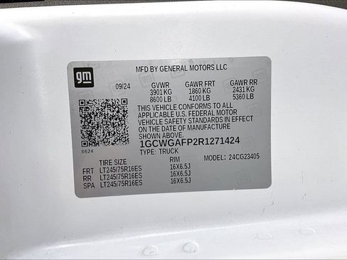 Used 2024 Chevrolet Express 2500 w/ Driver Convenience Package RWD image 33