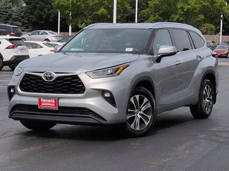 Used 2021 Toyota Highlander XLE AWD/4WD video 2