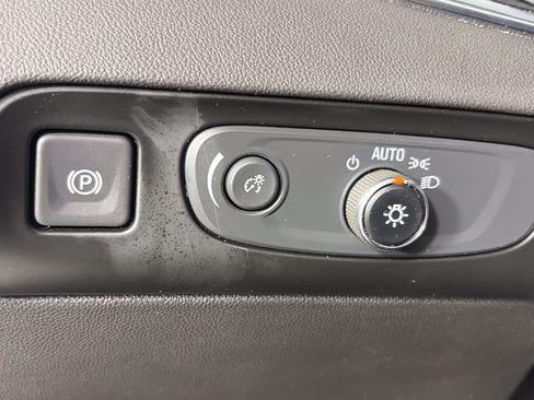 Used 2021 Buick Enclave Essence w/ Sport Touring Edition FWD image 33