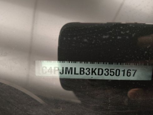 Used 2019 Jeep Cherokee Latitude Plus w/ Comfort/Convenience Group image 33