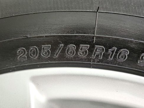 Used 2025 Toyota Camry LE w/ Convenience Package image 36