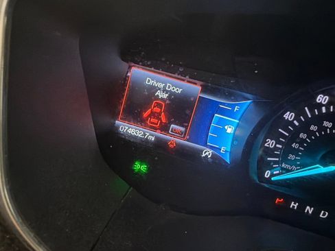 Used 2020 Ford Fusion SE FWD image 2