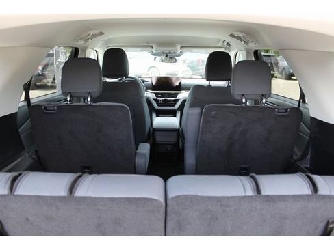 Used 2025 Ford Explorer Active AWD/4WD image 16