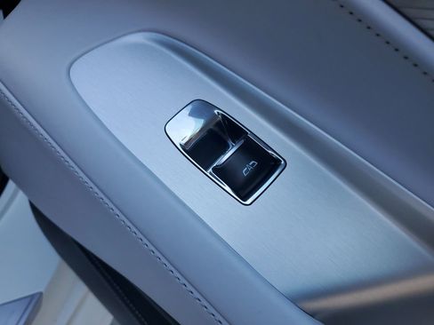 Used 2024 Chevrolet Corvette Stingray Premium Conv w/ Z51 Performance Package image 14