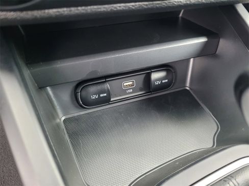 Used 2025 Kia Soul LX image 15