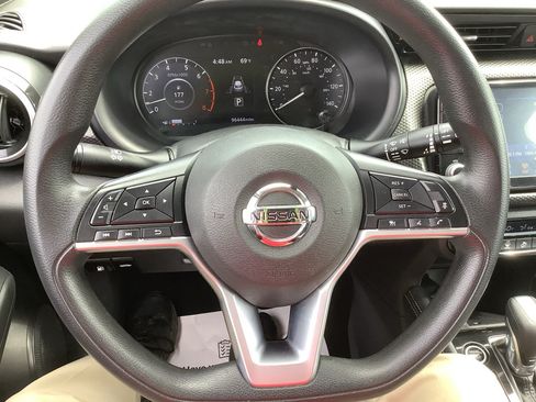 Used 2021 Nissan Kicks SV FWD image 13