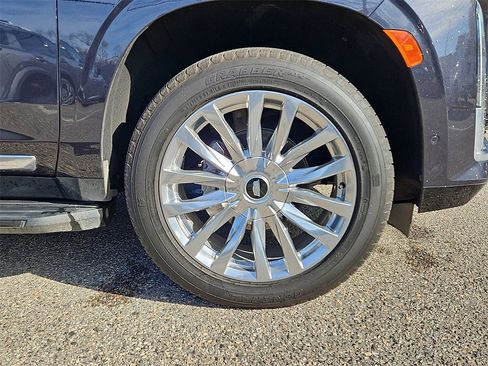 Used 2022 Cadillac Escalade Premium Luxury image 10