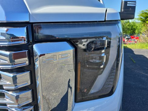 New 2026 GMC Sierra 3500 Denali w/ Denali Reserve Package AWD/4WD image 9