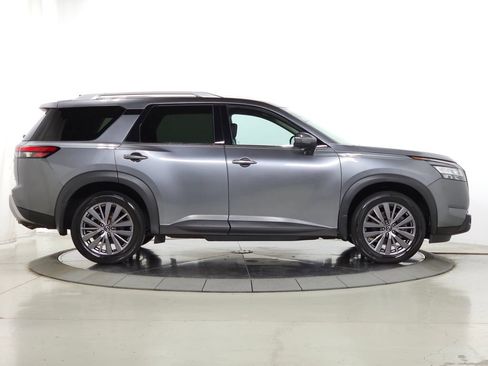 Used 2024 Nissan Pathfinder SL w/ SL Premium Package AWD/4WD image 12