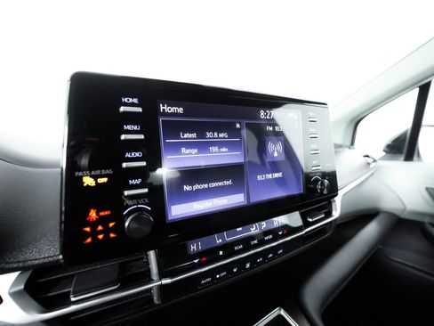 Used 2023 Toyota Sienna LE AWD/4WD image 27