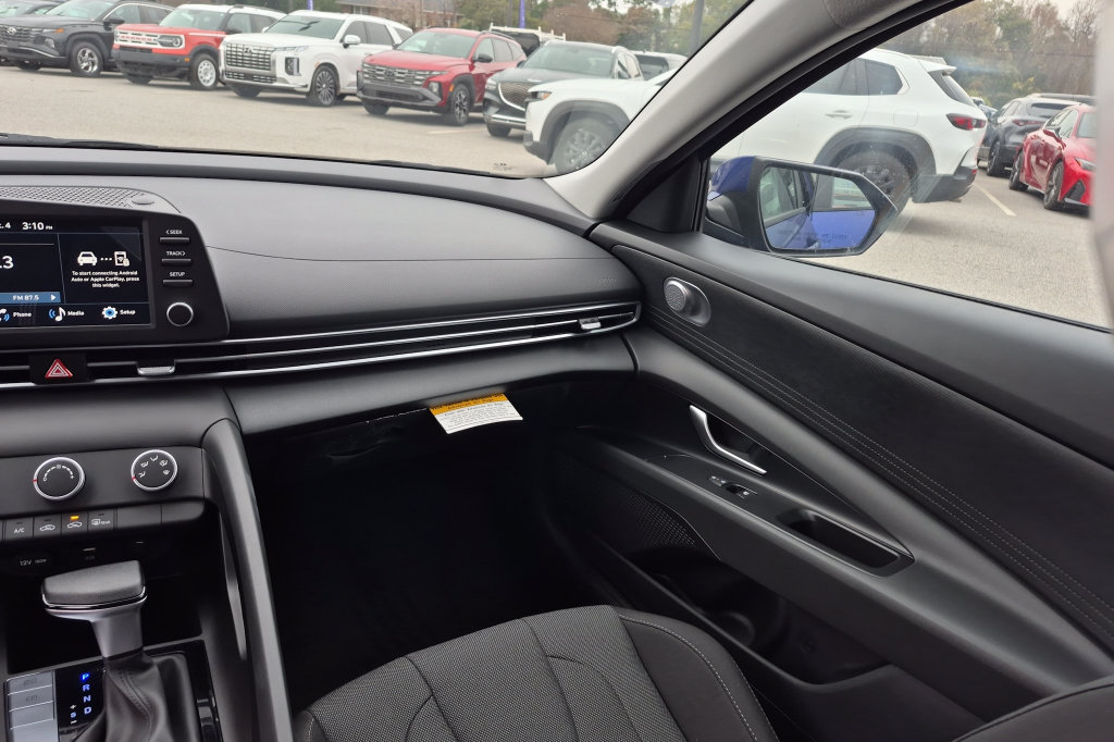 New 2026 Hyundai Elantra SE FWD image 19