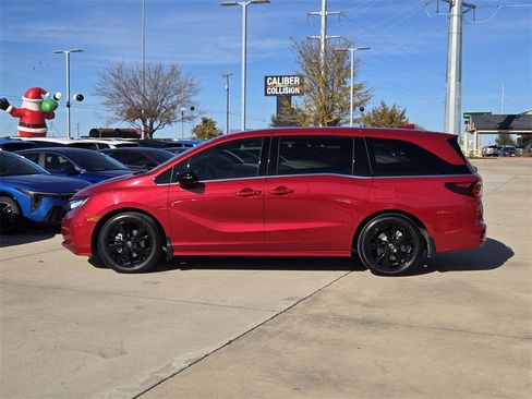 Used 2023 Honda Odyssey Sport image 12