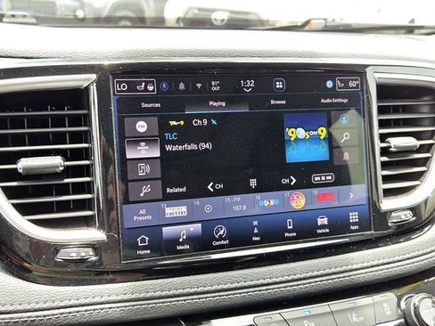 Used 2023 Chrysler Pacifica Limited FWD image 27