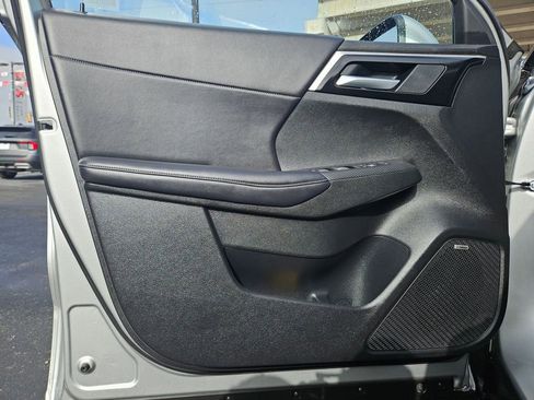 Used 2025 Mitsubishi Outlander SE image 13