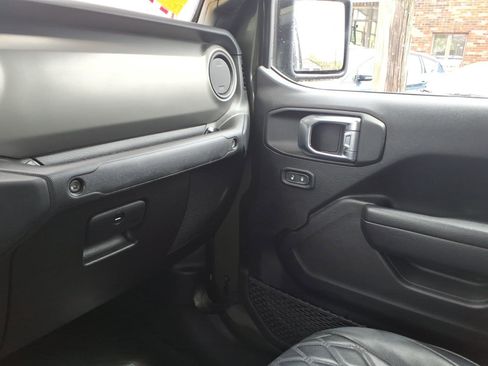 Used 2023 Jeep Gladiator Sport AWD/4WD image 10