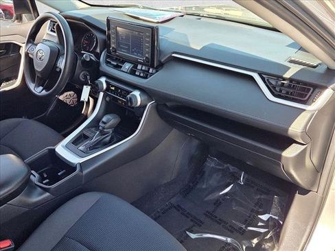Used 2022 Toyota RAV4 LE image 21