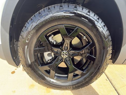 New 2026 Volkswagen Atlas Peak Edition image 16