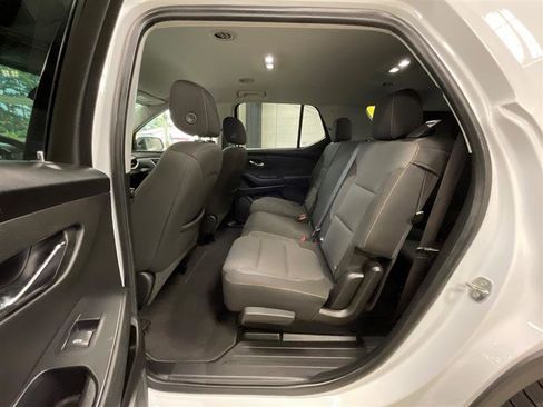 Used 2021 Chevrolet Traverse LS image 17