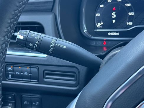 Used 2023 GMC Yukon XL SLT image 37