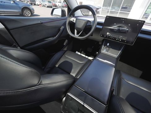 Used 2026 Tesla Model Y AWD image 39