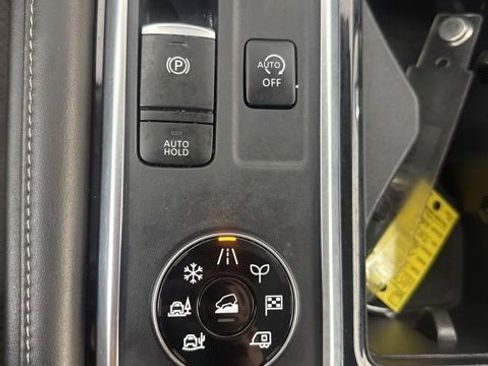 Used 2024 Nissan Pathfinder SL AWD/4WD image 10
